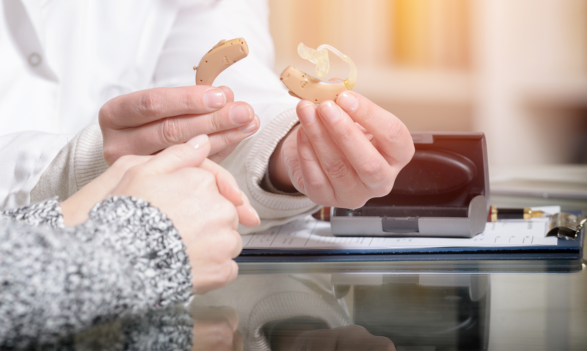 Digitale Unterstützung der diskreten Fertigung bei KIND Hörgeräte mit präziser Montage feinmechanischer Hörsysteme